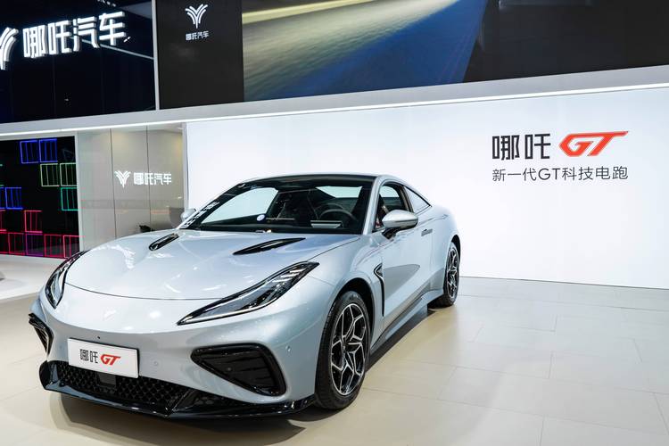 惠州189哪吒汽车在智能汽车领域的表现，领途汽车在新能源汽车市场中的影响力